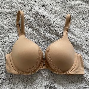 Victoria’s Secret 32C - body by Victoria